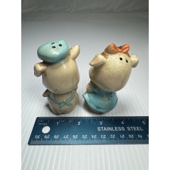 VTG Plastic MR. & MRS. Piggy Salt & Pepper Shaker Set  pigs good condition - Picture 3 of 5